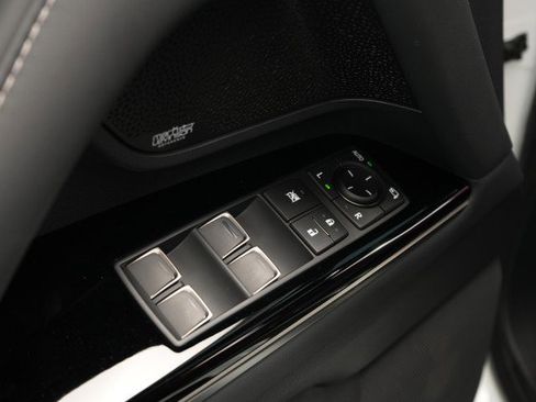 Used 2025 Lexus LX 700h F Sport image 30