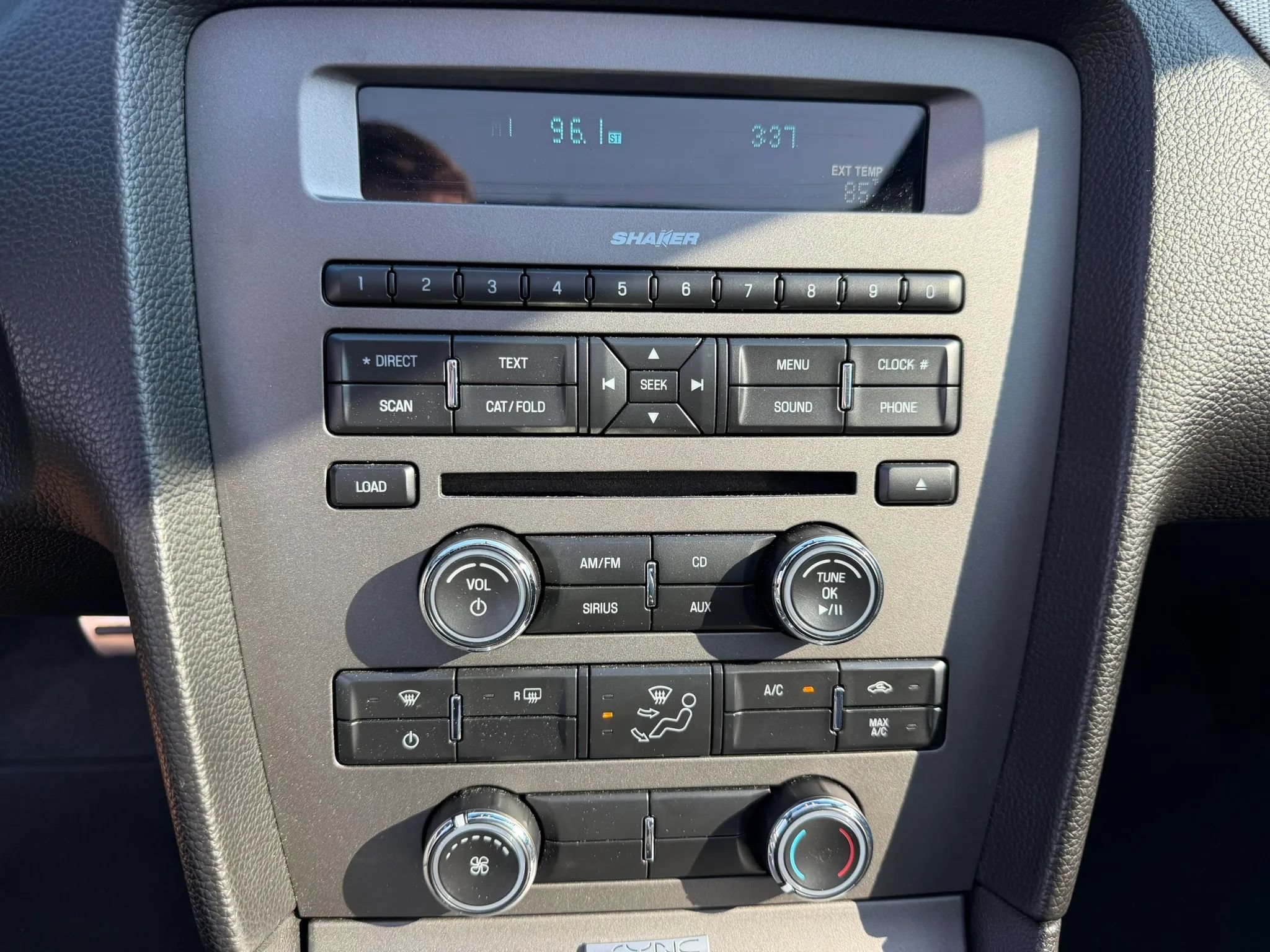 Used 2012 Ford Mustang GT Premium w/ HID Headlamps & Security Pkg RWD image 22
