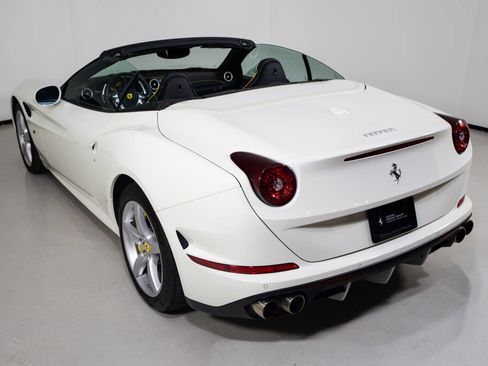 Used 2017 Ferrari California T RWD image 13