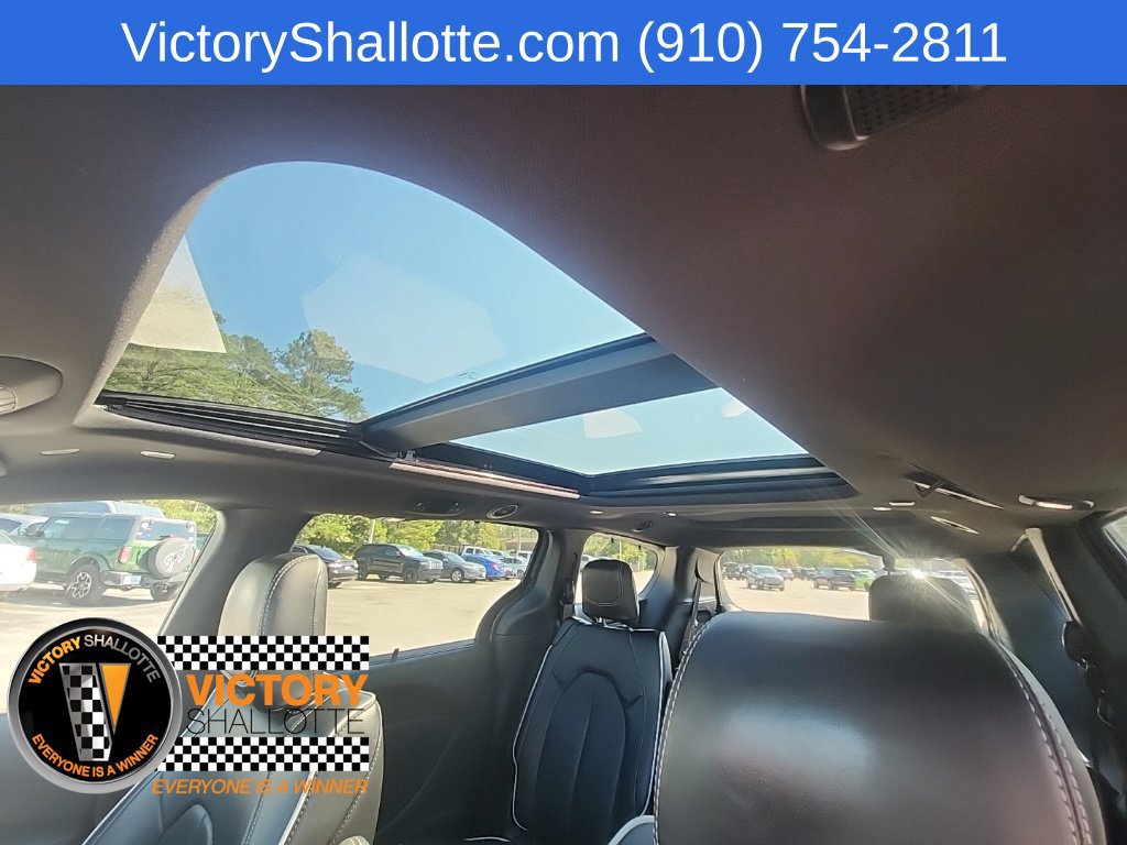 Used 2025 Chrysler Pacifica Limited FWD image 11