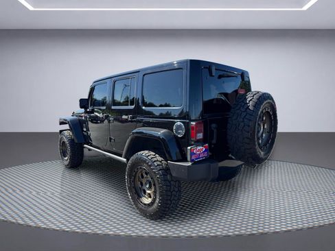 Used 2017 Jeep Wrangler Unlimited Sahara w/ Mopar Chrome Edition Group AWD/4WD image 4