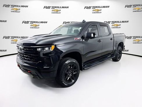 Used 2025 Chevrolet Silverado 1500 LT Trail Boss w/ Convenience Package II AWD/4WD image 3