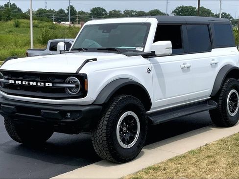 Used 2025 Ford Bronco Outer Banks w/ Sasquatch Package AWD/4WD image 5