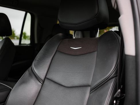 Used 2020 Cadillac Escalade 4WD image 16