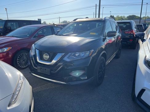 Used 2018 Nissan Rogue SV AWD/4WD image 1