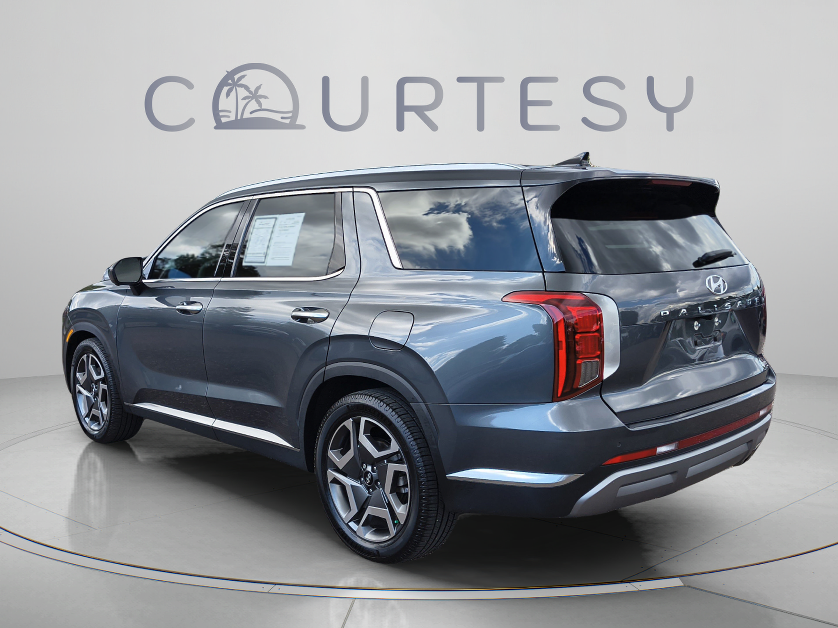 Certified 2023 Hyundai Palisade Limited FWD image 3