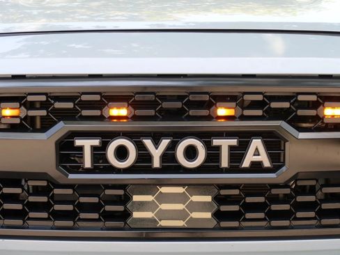 Used 2021 Toyota Tacoma TRD Off-Road w/ Technology Package AWD/4WD image 26