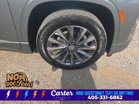 Used 2023 Chevrolet Traverse Premier FWD image 11