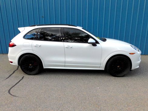 Used 2014 Porsche Cayenne GTS image 6