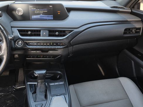 Used 2019 Lexus UX 200 image 9