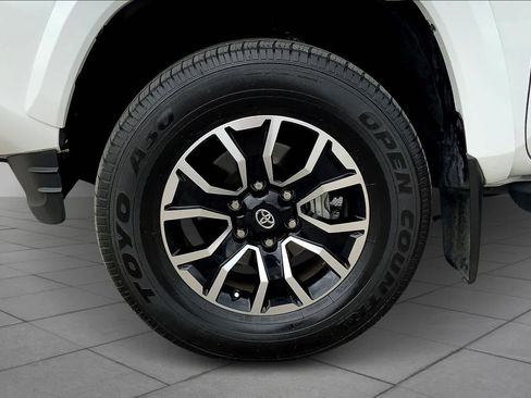 Used 2022 Toyota Tacoma TRD Sport w/ Technology Package RWD image 11