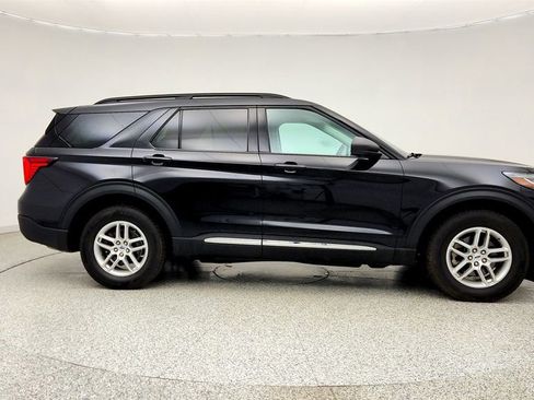 Used 2025 Ford Explorer Active AWD/4WD image 4