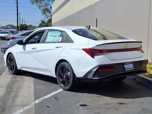 Used 2026 Hyundai Elantra Sport FWD image 4