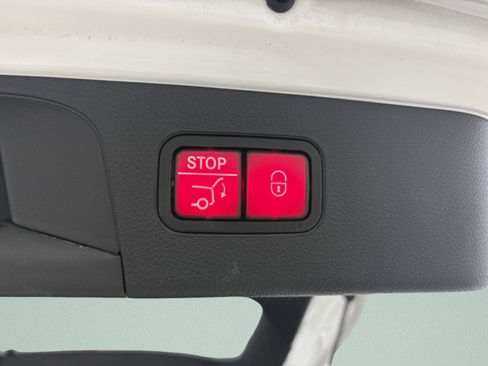 Used 2017 Mercedes-Benz GLC 300 4MATIC image 7