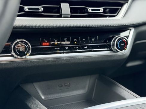 Used 2025 Chevrolet Equinox LT image 16