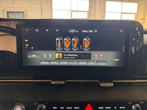 Certified 2022 Kia Carnival EX image 17