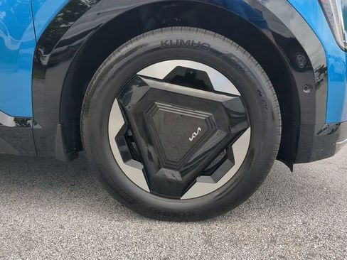 Used 2024 Kia EV9 Land image 12