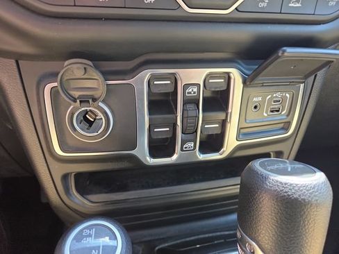 Used 2021 Jeep Gladiator Sport AWD/4WD image 18