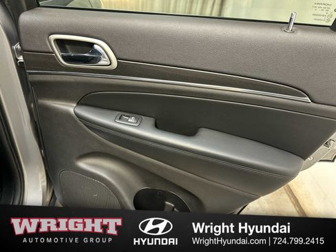 Used 2018 Jeep Grand Cherokee Limited image 15