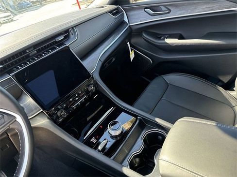 New 2025 Jeep Grand Cherokee L Limited w/ Luxury Tech Group II image 24