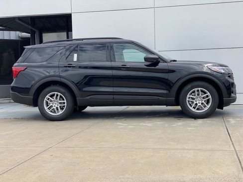 New 2026 Ford Explorer Active RWD image 3