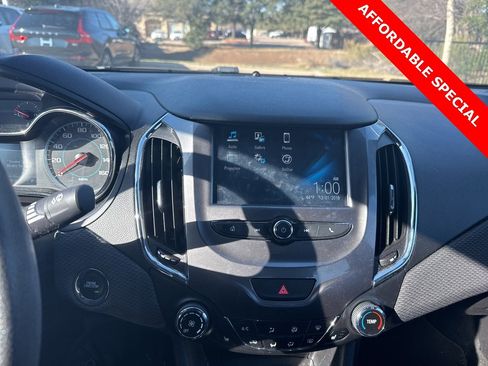 Used 2017 Chevrolet Cruze LT w/ Convenience Package image 21