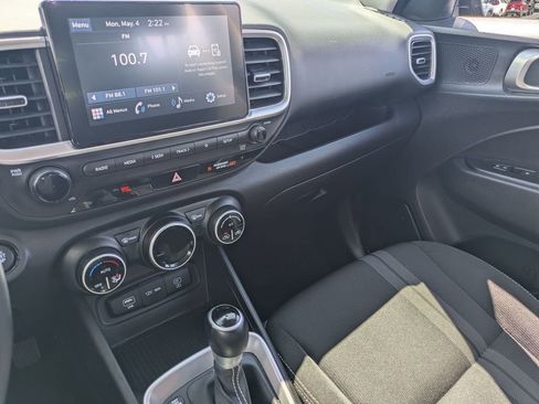 Used 2025 Hyundai Venue SEL FWD image 20