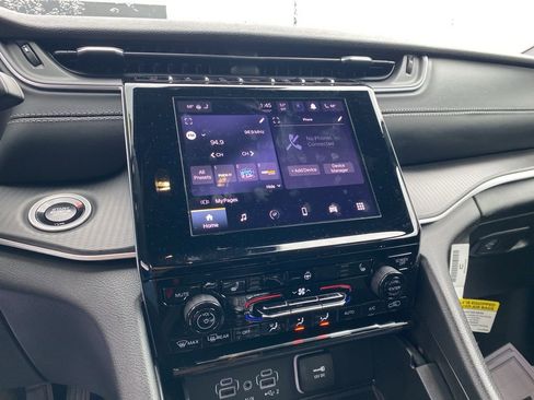 New 2025 Jeep Grand Cherokee Limited image 30