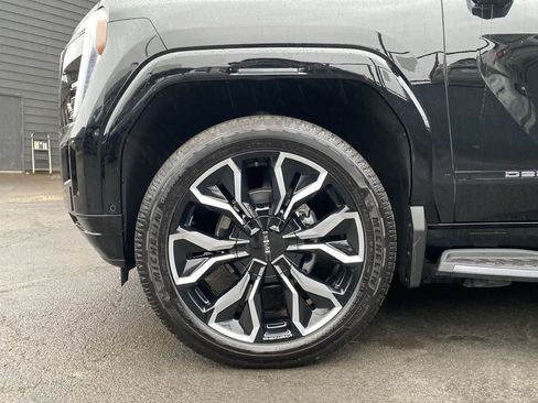 Used 2025 GMC Sierra EV Denali AWD/4WD image 11