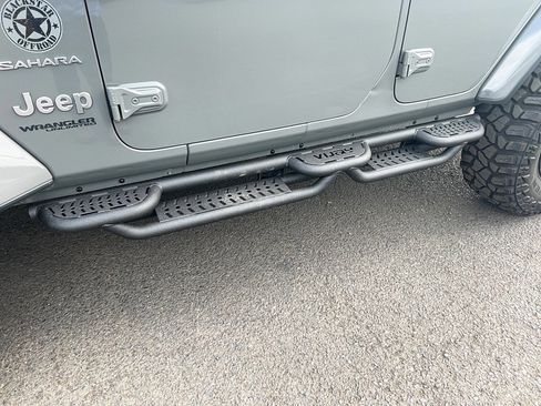 Used 2019 Jeep Wrangler Unlimited Sahara AWD/4WD image 11