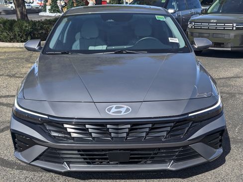Certified 2025 Hyundai Elantra Limited image 6