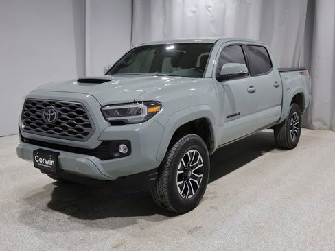 Used 2023 Toyota Tacoma TRD Sport w/ Technology Package image 8