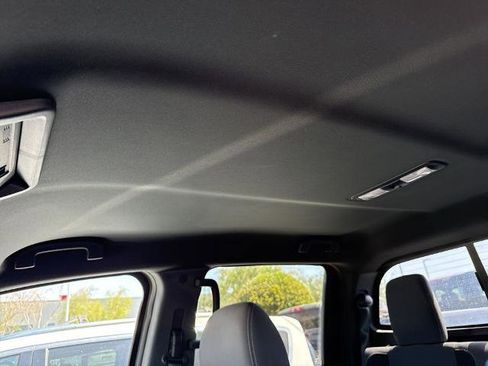 Used 2023 Nissan Titan SV w/ SV Convenience Package AWD/4WD image 17