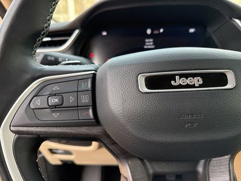 Certified 2022 Jeep Grand Cherokee Limited image 38