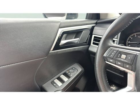 Used 2024 Mitsubishi Outlander Ralliart AWD/4WD image 31