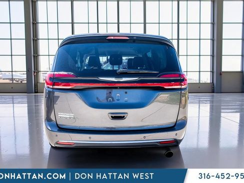 Used 2023 Chrysler Pacifica Touring-L FWD image 25