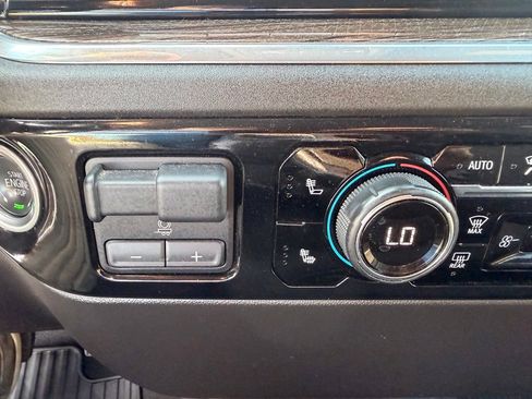 Used 2025 Chevrolet Silverado 1500 LT AWD/4WD image 23