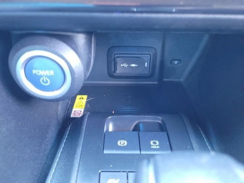 Certified 2021 Toyota Venza LE image 25