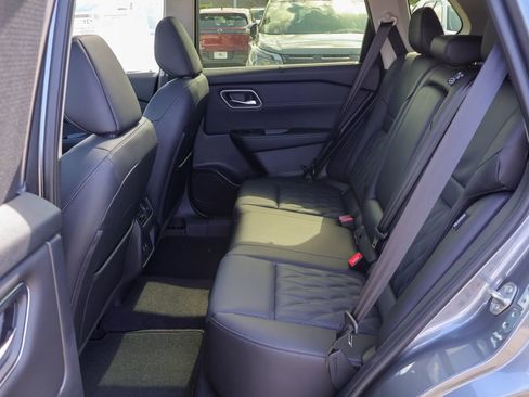 New 2026 Nissan Rogue Platinum image 8