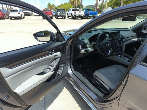 Used 2019 Honda Accord Touring image 7