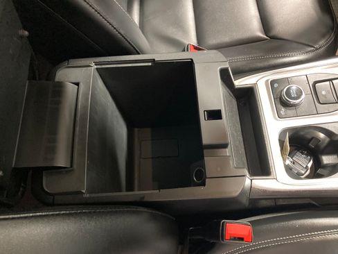 Used 2022 Ford Explorer XLT w/ Equipment Group 202A AWD/4WD image 6