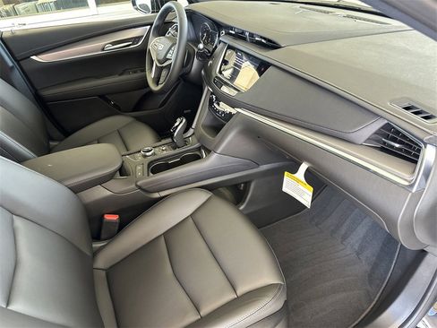 New 2026 Cadillac XT5 Luxury image 28
