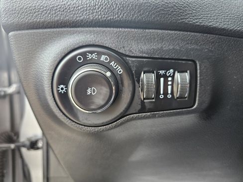 Used 2021 Jeep Compass Latitude image 21