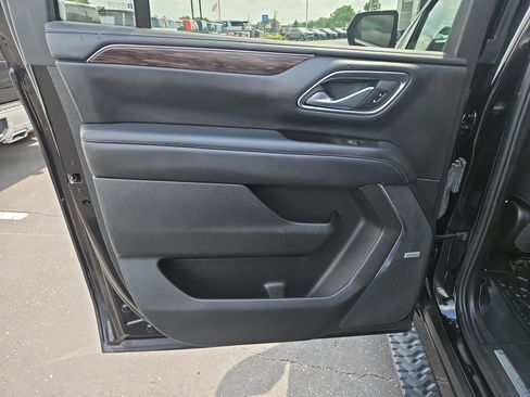 Used 2022 Chevrolet Suburban LT AWD/4WD image 15