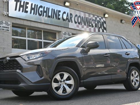 Used 2021 Toyota RAV4 LE FWD image 1
