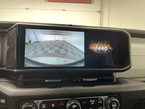 Used 2024 Jeep Wrangler Unlimited Sport AWD/4WD image 5