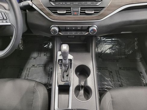 Used 2025 Nissan Altima 2.5 SV FWD image 16