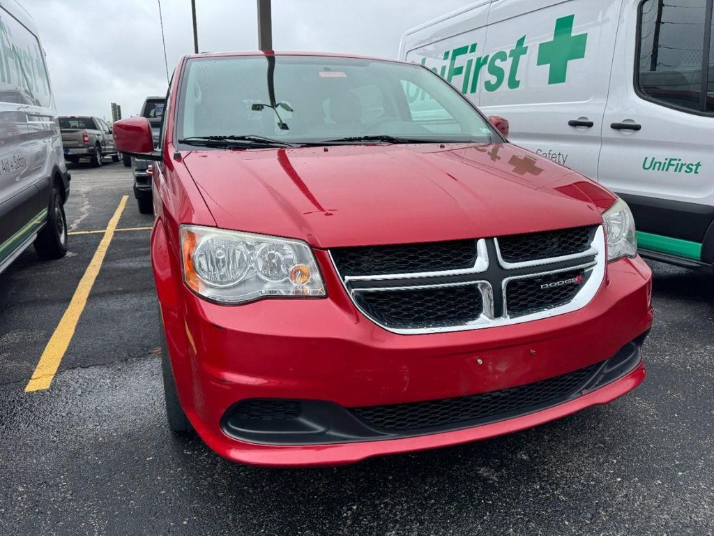 Used 2012 Dodge Grand Caravan SXT w/ Entertainment Group 1 FWD image 2