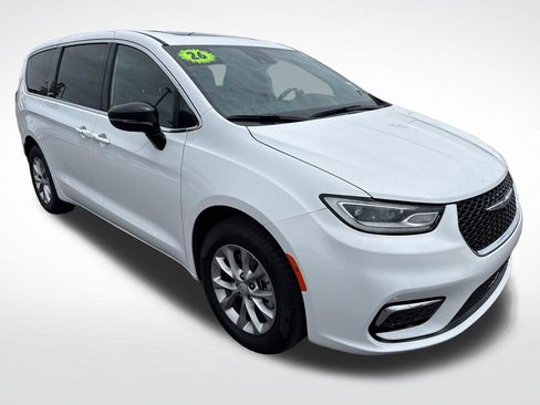 Used 2026 Chrysler Pacifica Limited AWD/4WD image 8
