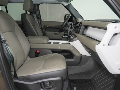 Used 2025 Land Rover Defender 110 X-Dynamic SE image 36